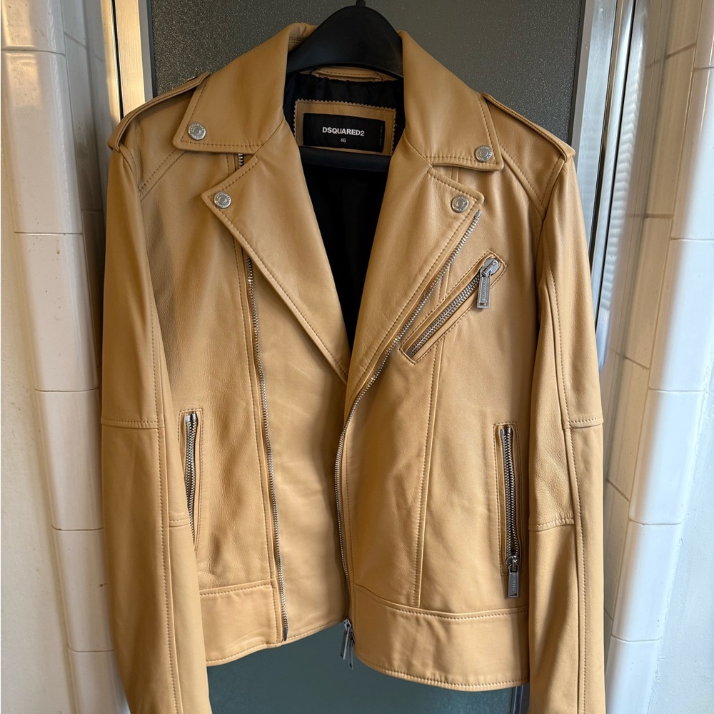 Beautiful leather jacket, lightweight very comfortable brand new without tags